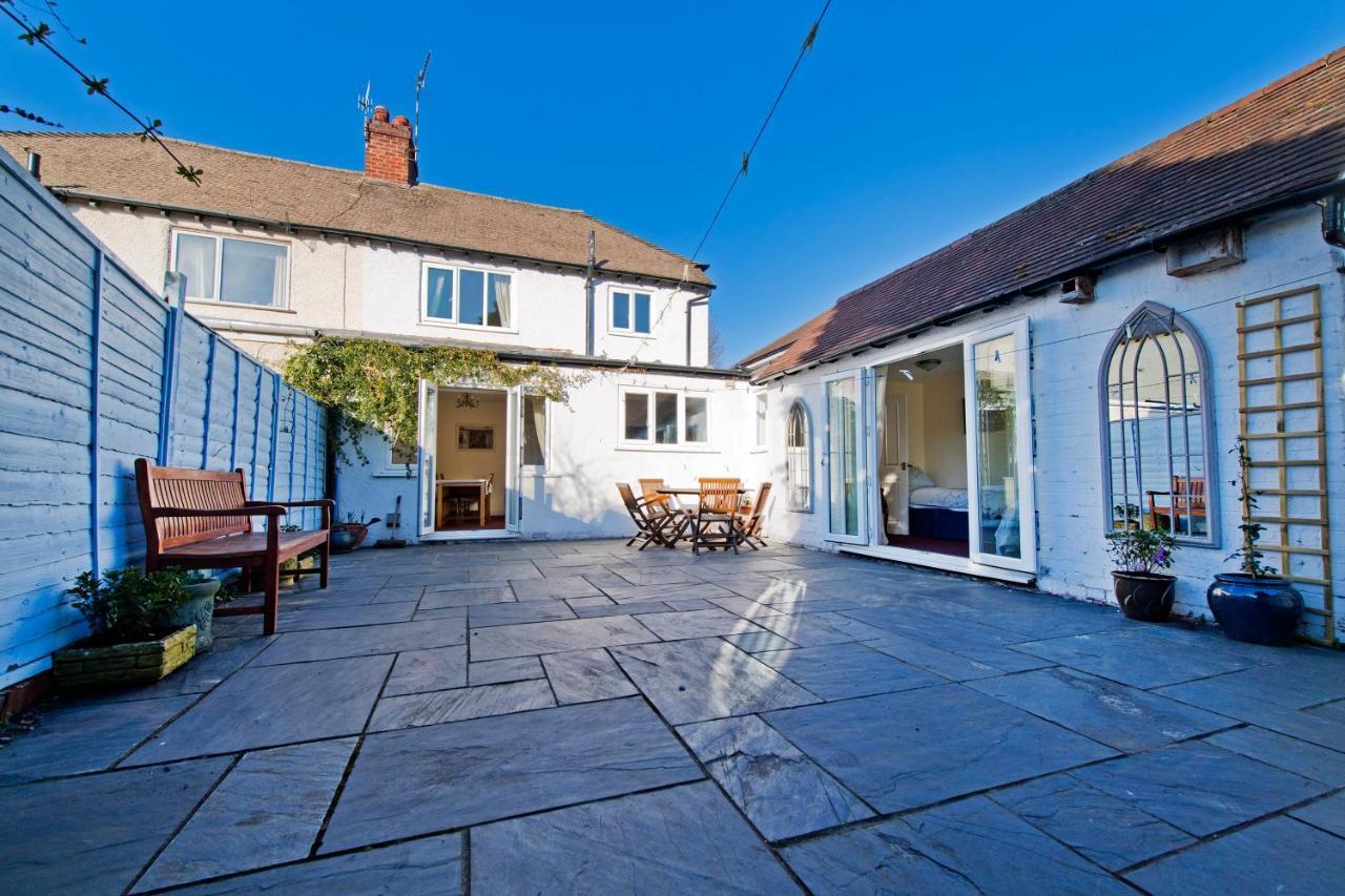 The Willows Stratford-upon-Avon Exterior photo